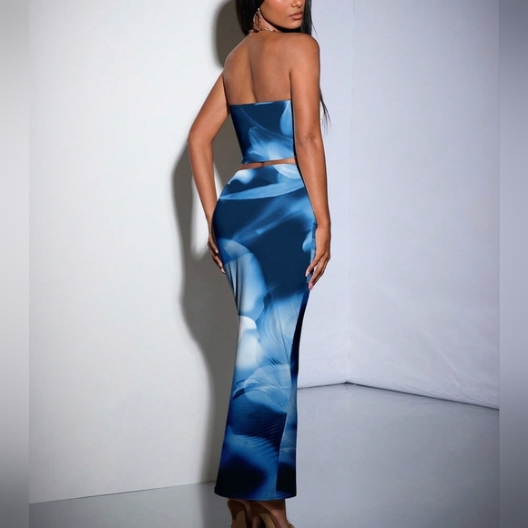 Women's Crop Cut Holiday Style Tube Top And Half-Length Skirt 2pcs - Picture 2 of 4